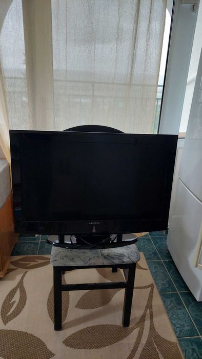 Продавам телевизор Crown TFT LCD 32910