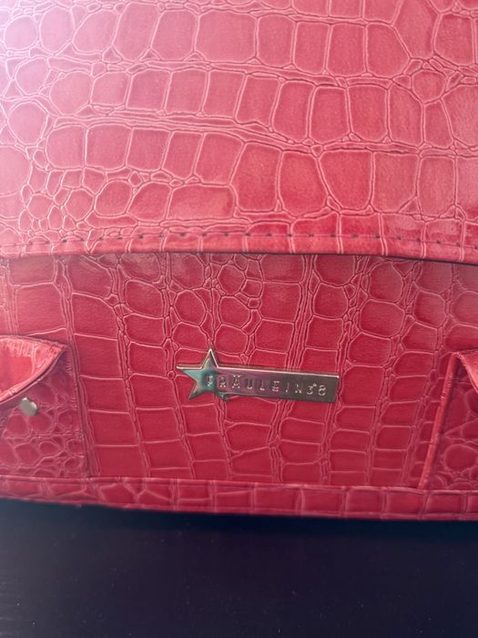 Geantă roșie, încăpătoare