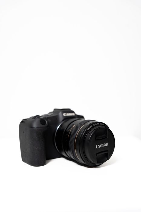 Canon EOS R8 + Obiectiv 50mm f/1.4 + Adaptor EF-EOS R