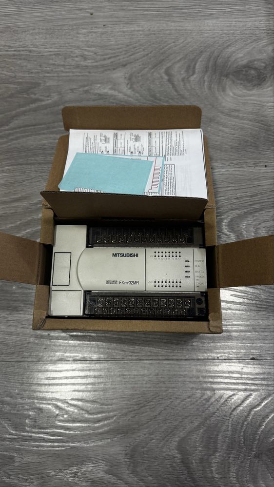 PLC Mitsubishi FX2N 32MR
