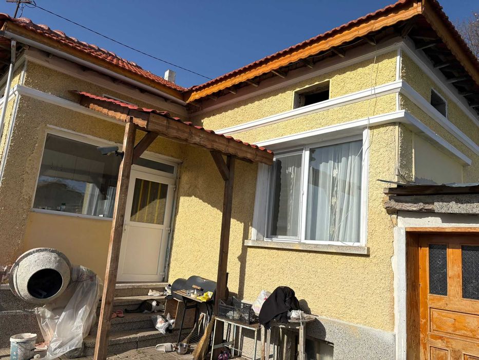 Продава се къща с.Макариополско