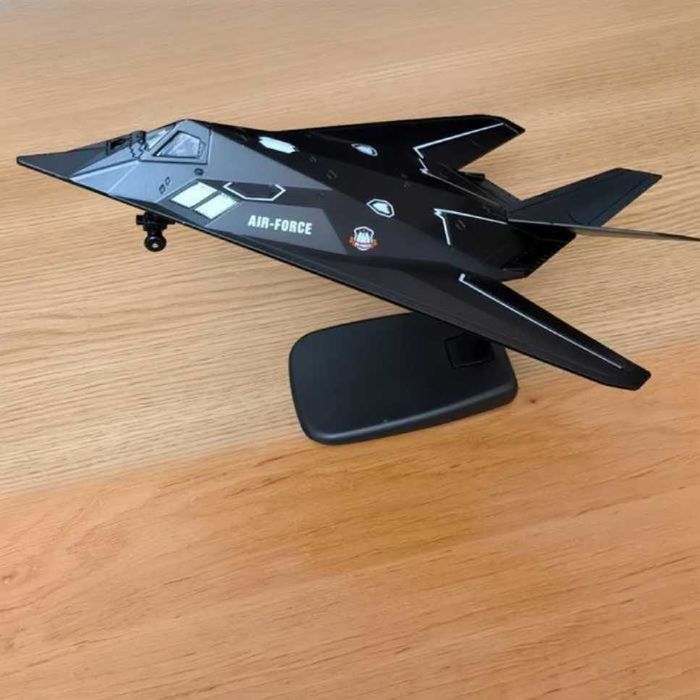 Macheta avion metalica F-117A Nighthawk Stealth scara 1:72 25cm
