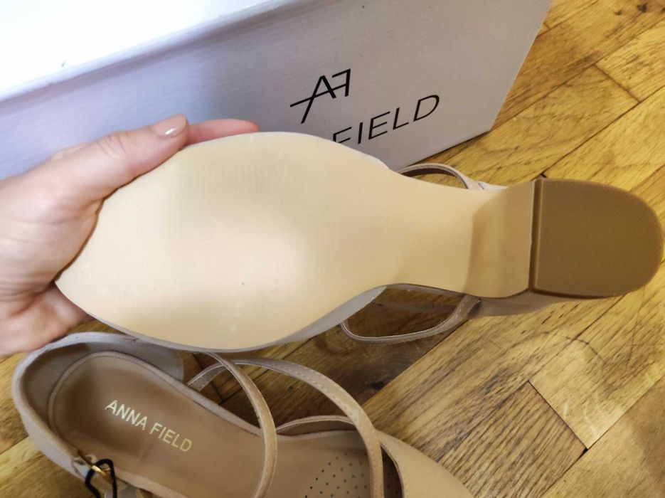 Комплект обувки и чанта