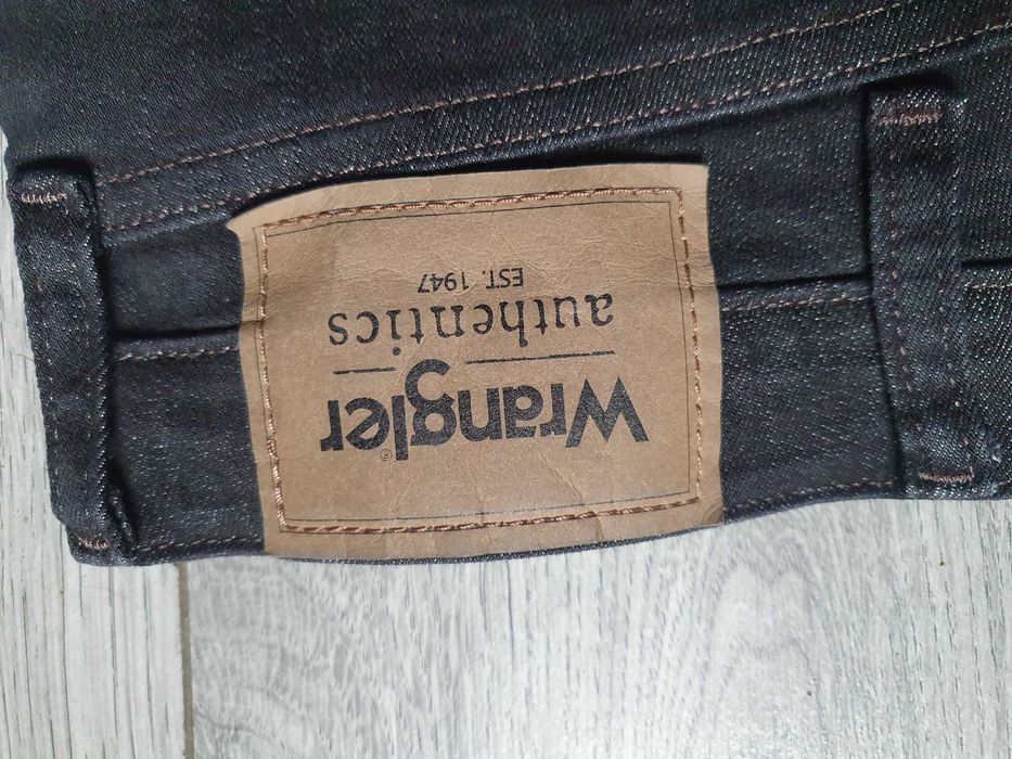 Blugi WRANGLER Authentics - Marime W44 L29 (Talie 116 cm)