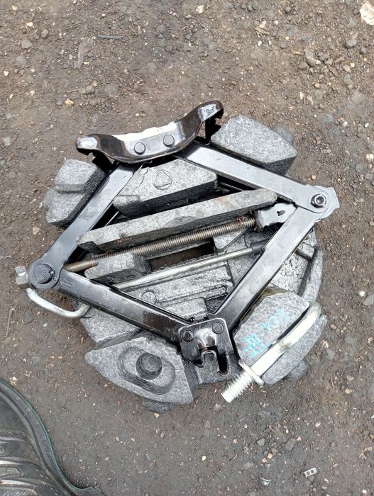 Set cric Ford focus 2 facelift 2010