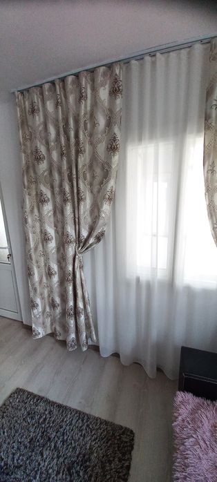 Draperii bej cu model deosebit set de 3 bucati