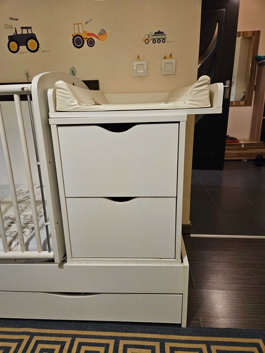 Patut bebelusi complet cu comoda si masa de infasat – stare buna
