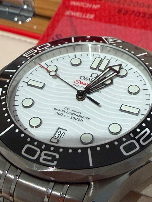 Omega Seamaster Diver 300M + кутия и документи