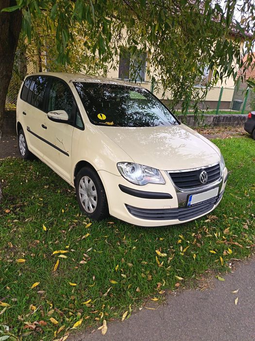 Vând Volkswagen Touran, motor 1.9 105 căi, cu cutie automata (defecta)