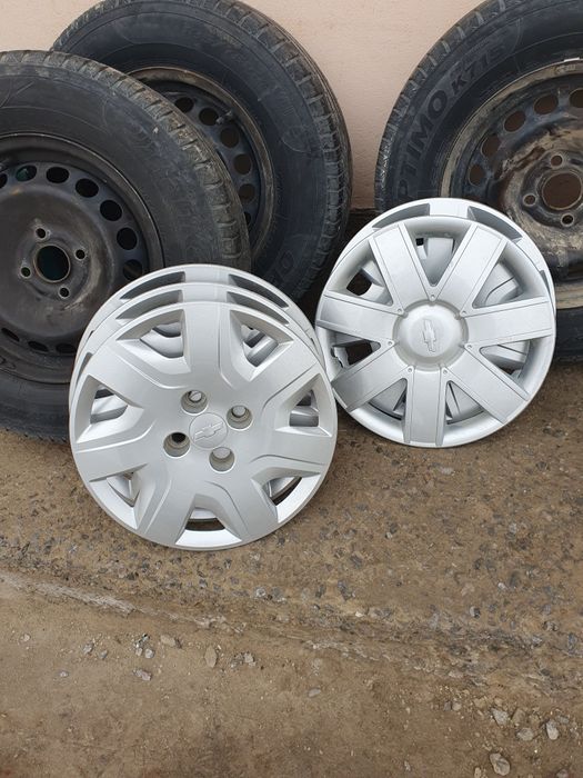 Продаётся полики на шевролет кобальт и колпаки оригинал