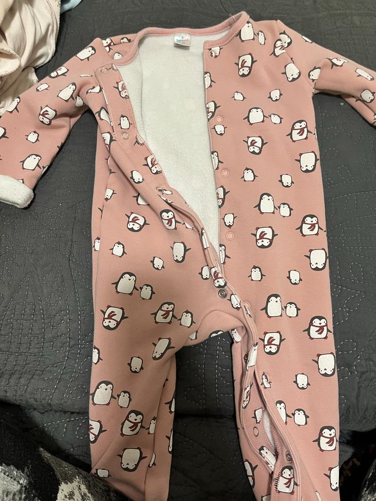 8бр. бодита Next, размер 6-9м. 5бр. Потничета H&M + други