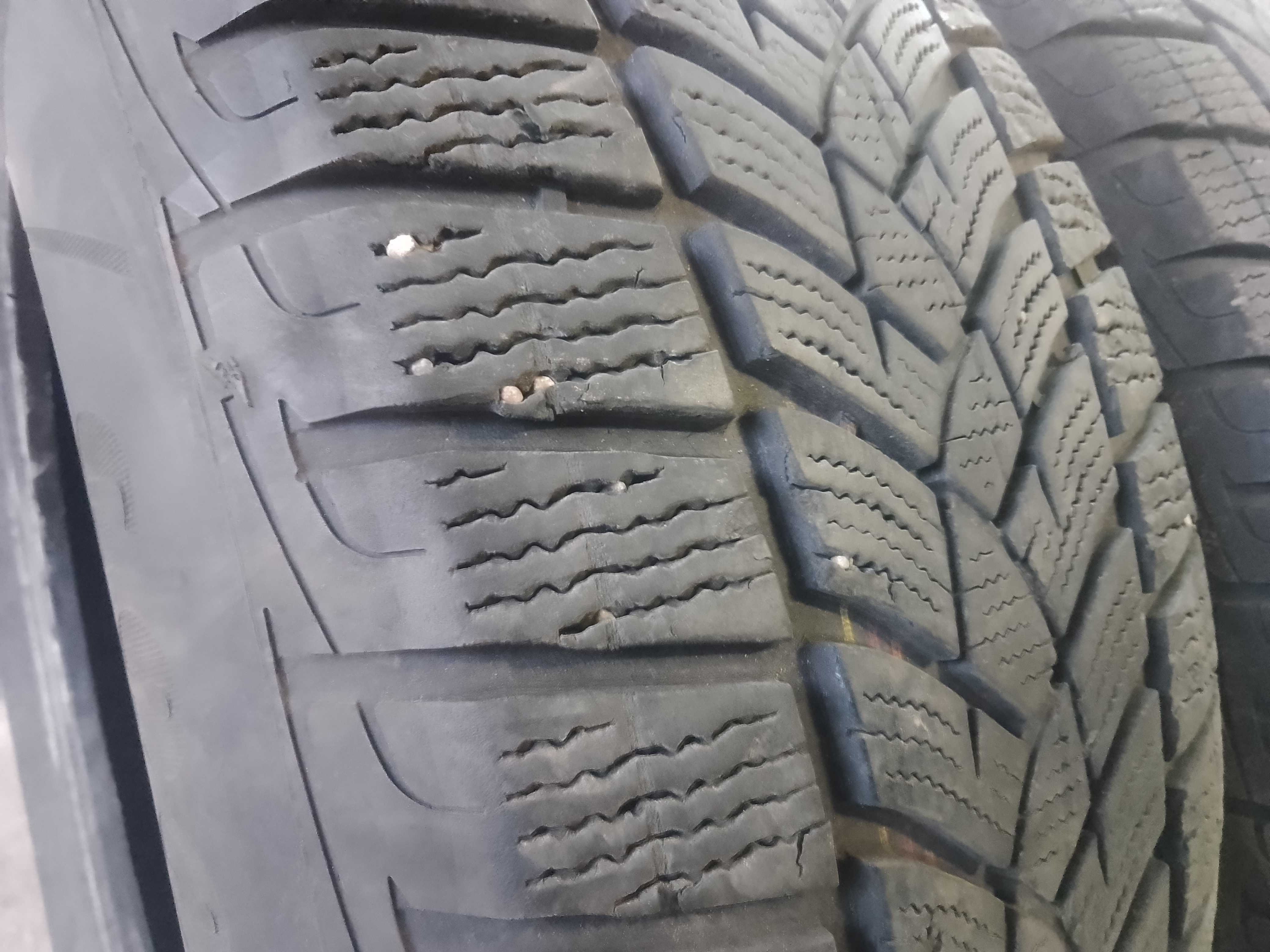 Зимни гуми 235 65 17  Goodyear