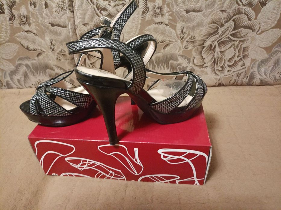 Продам обувь женскую