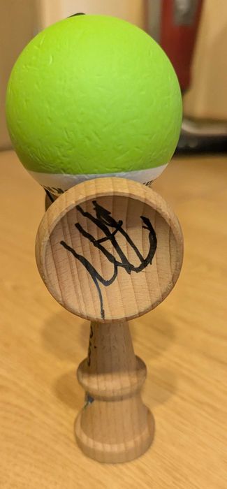 Vând kendama krom semnată de Xremus și Bisoi