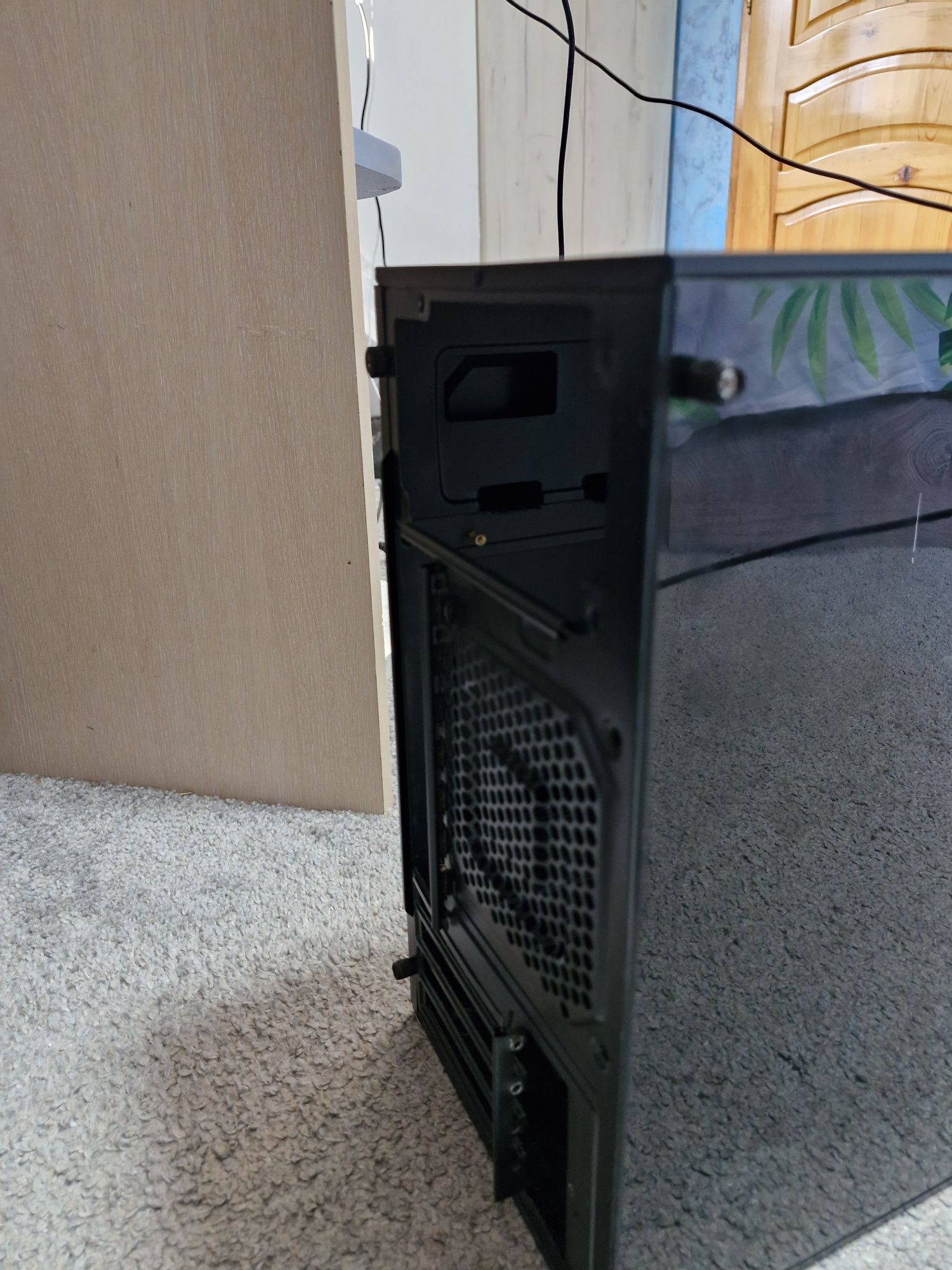 Кутия за компютър MINI TOWER !