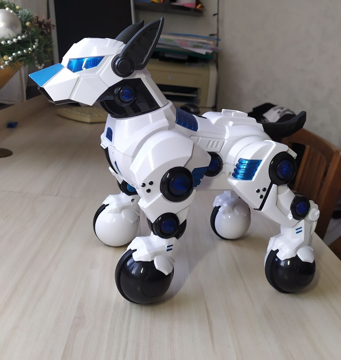 Продам робота - собаку  "RASTAR" Intelligent DOGO на радиоуправлении.