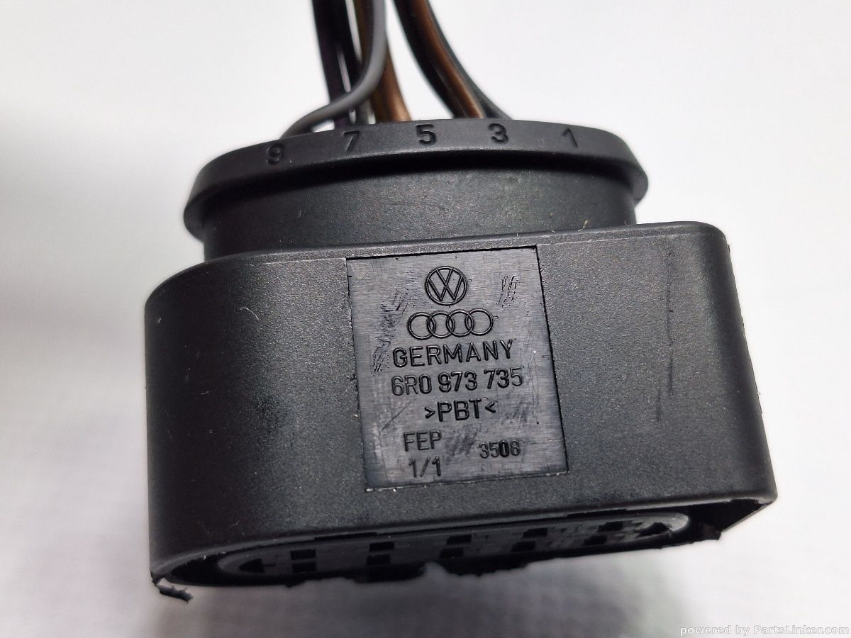 Conector far AUDI A4 II (8E2, B6) [ 2000 - 2005 ] 2.0 (ALT) 96KW|130HP OEM 6R0973735