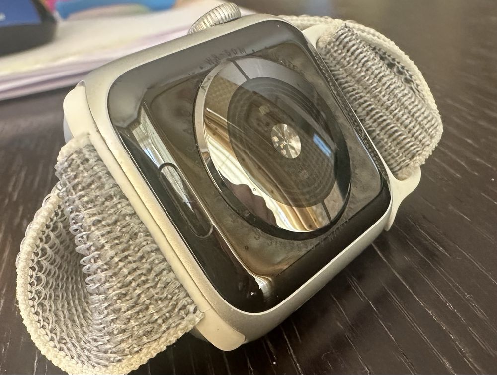 Apple Watch 4 40 mm с 4 каишки