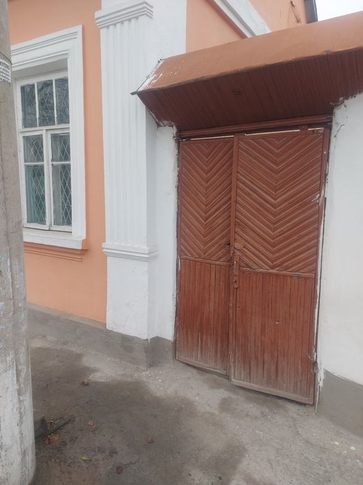 Польша бозор енида жойлашган ховли уй ижарага берилади.