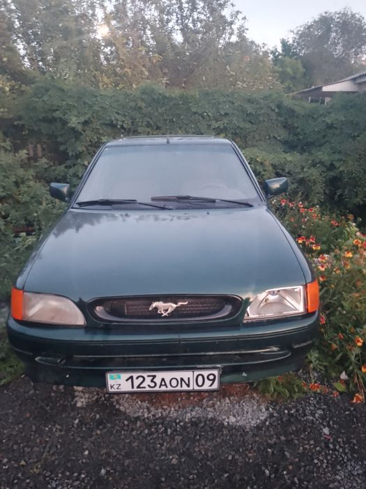 Машина Ford escort mk5