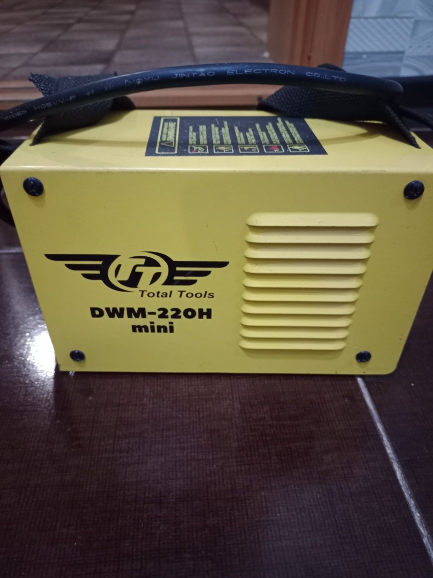 Сварочный инвертор Total Tools DWH-220H mini (MMA)