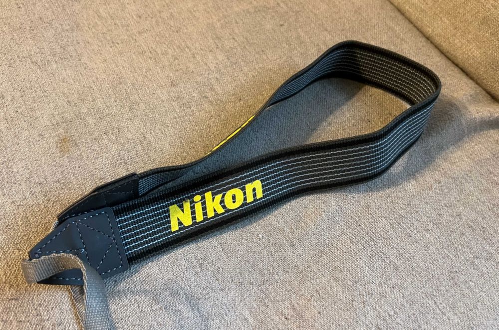 Curea originala Nikon pentru aparate foto DSLR si mirrorless