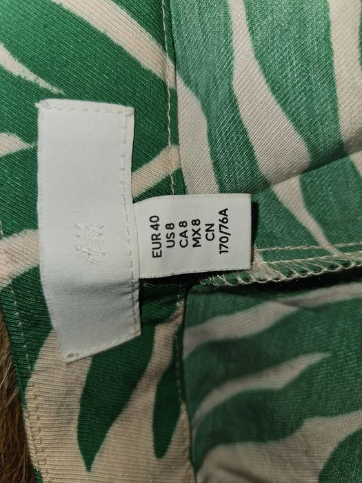Vand pantaloni de dama H&M imprimeu frunze  verzi M