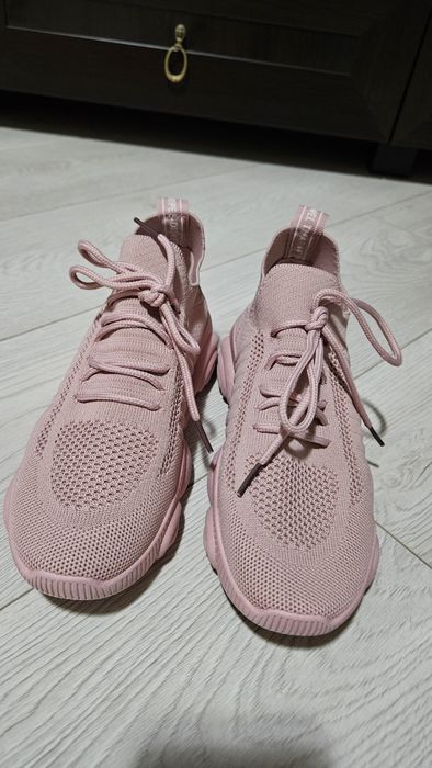 Adidasi super comozi