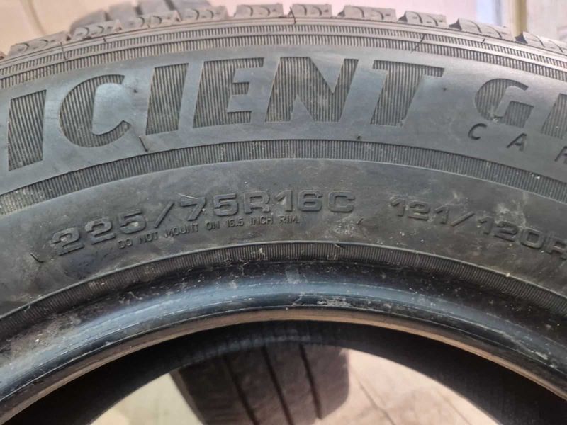 2 Goodyear R16C 225/75/ 
летни бусови гуми DOT0819
