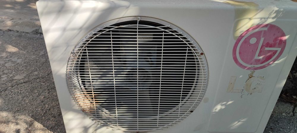 Продавам 2 броя климатици LG 12-ки.