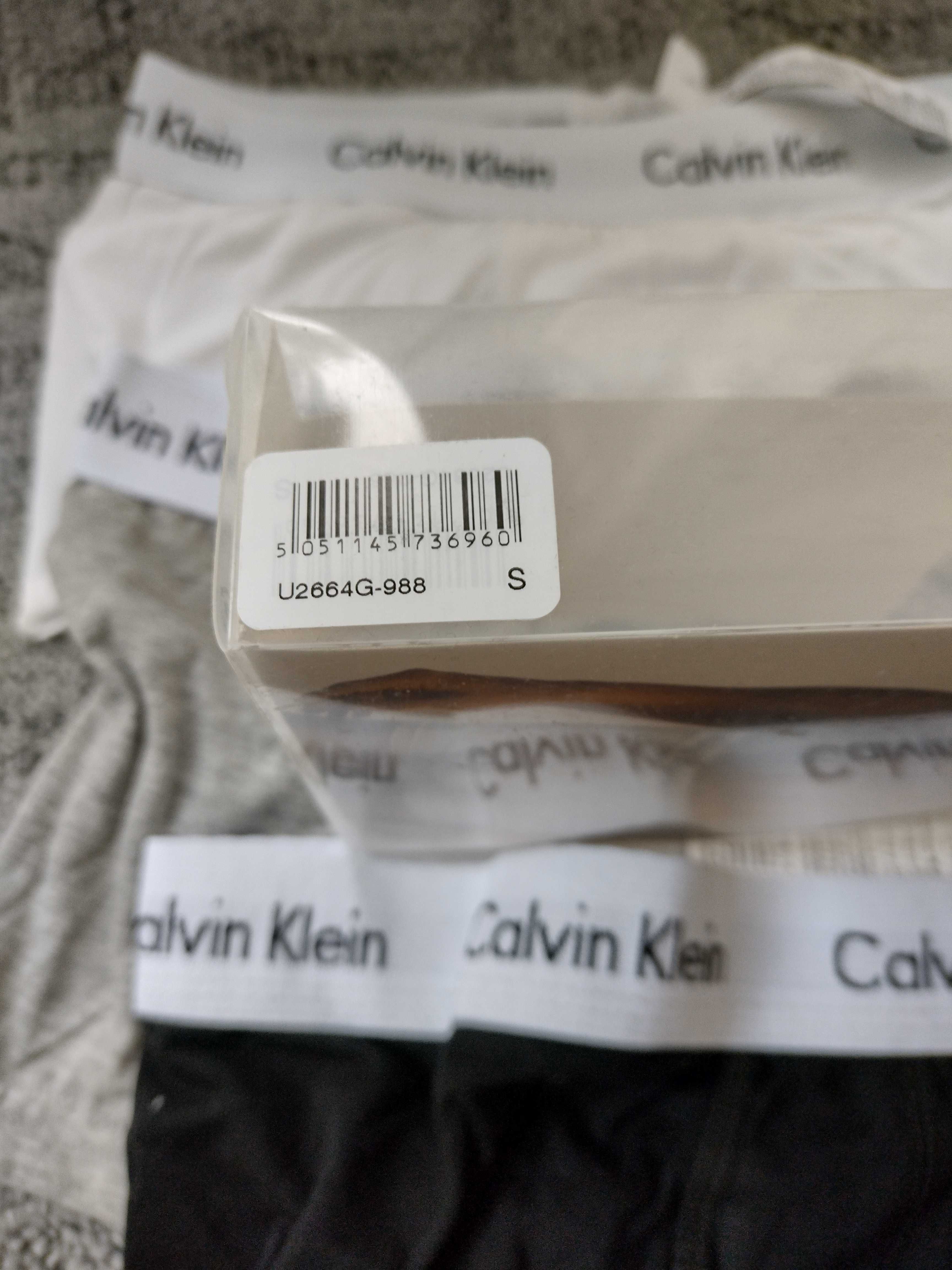 Vând chiloți boxeri Calvin Klein măsură S ,M ,L , XL