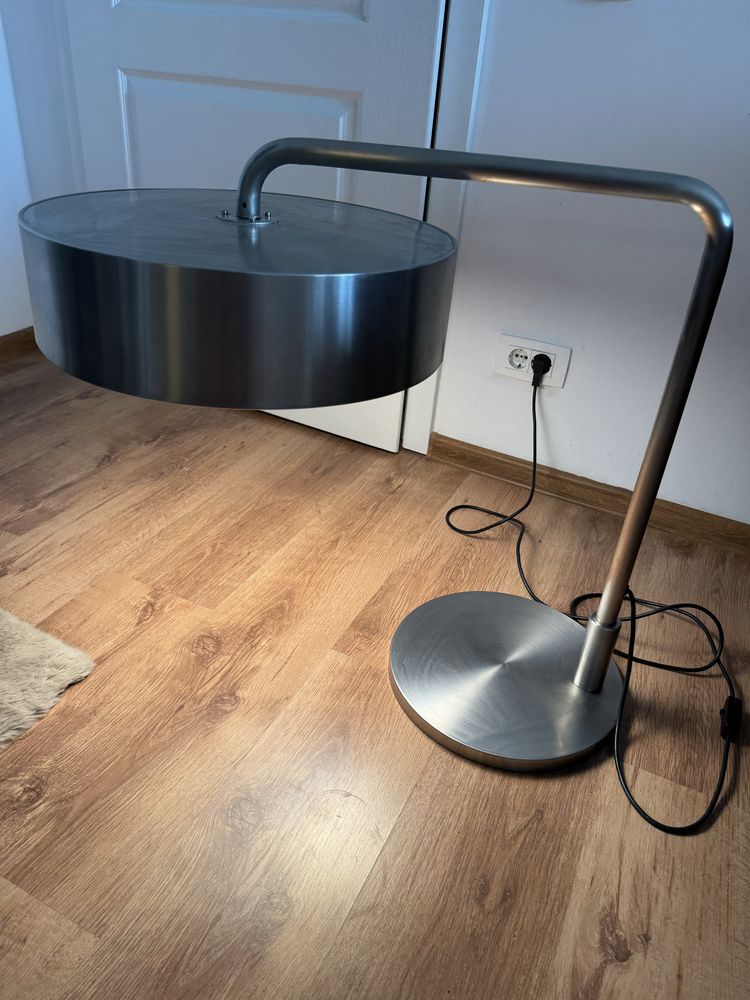 Lampa cu design industrial