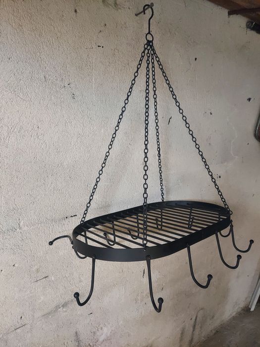 Продавам поставка за посуда