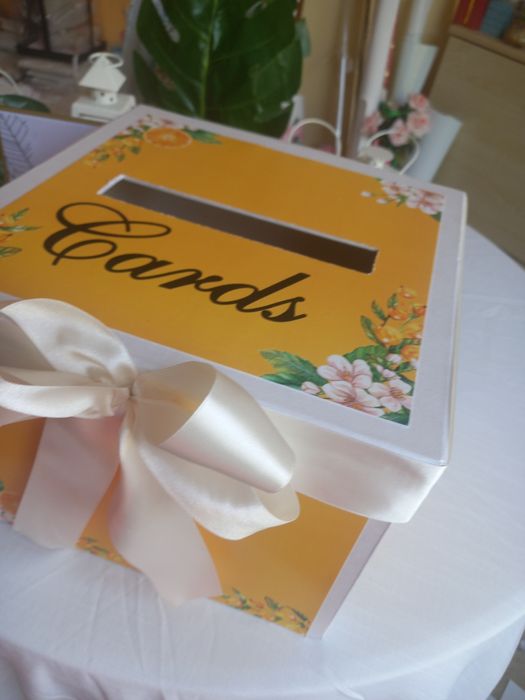 Кутии за пари, Бутониери, гривни, сватбени покани