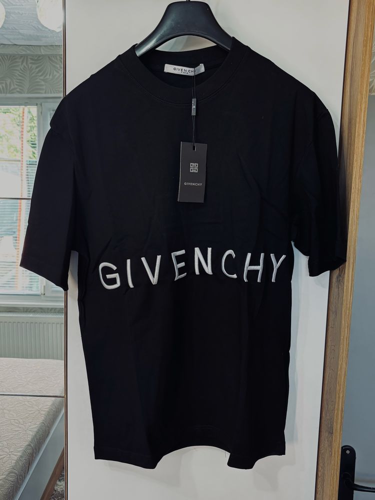 Gyvenchy мъжка тениска с бродерия!