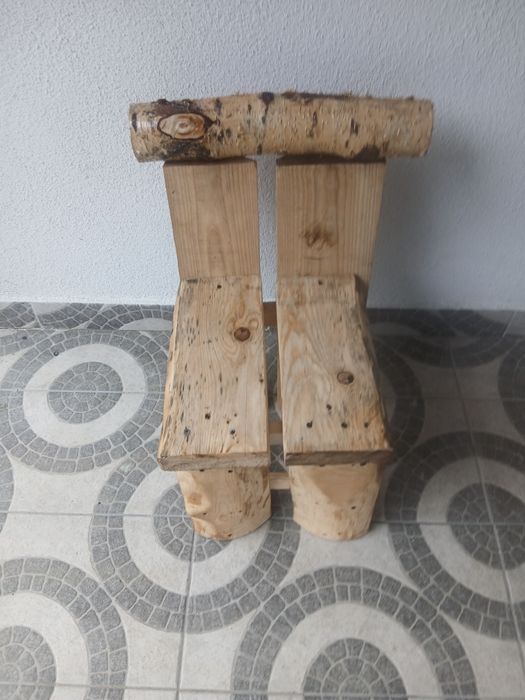 Scaune de lemn de vânzare mai multe detalii la nr de telefon