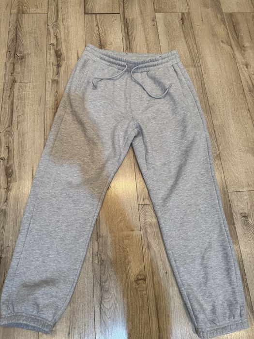 Pantaloni gri trening