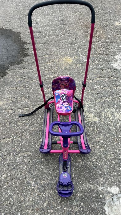 Санки для девочки с рулем отличные