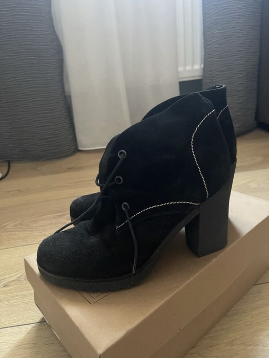 Botine piele intoarsa