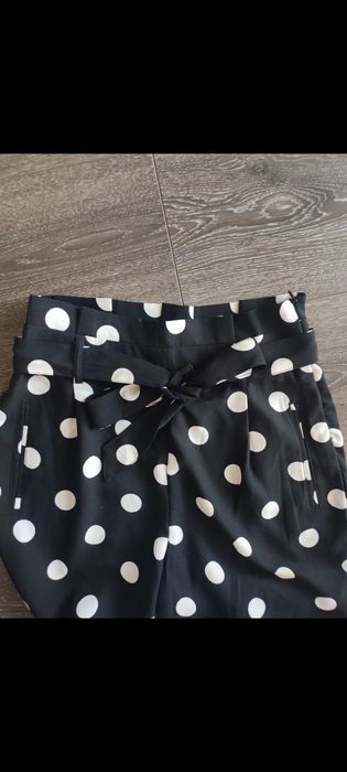 Pantaloni eleganti  cu buline, marca Stradivarius, marimea 34
