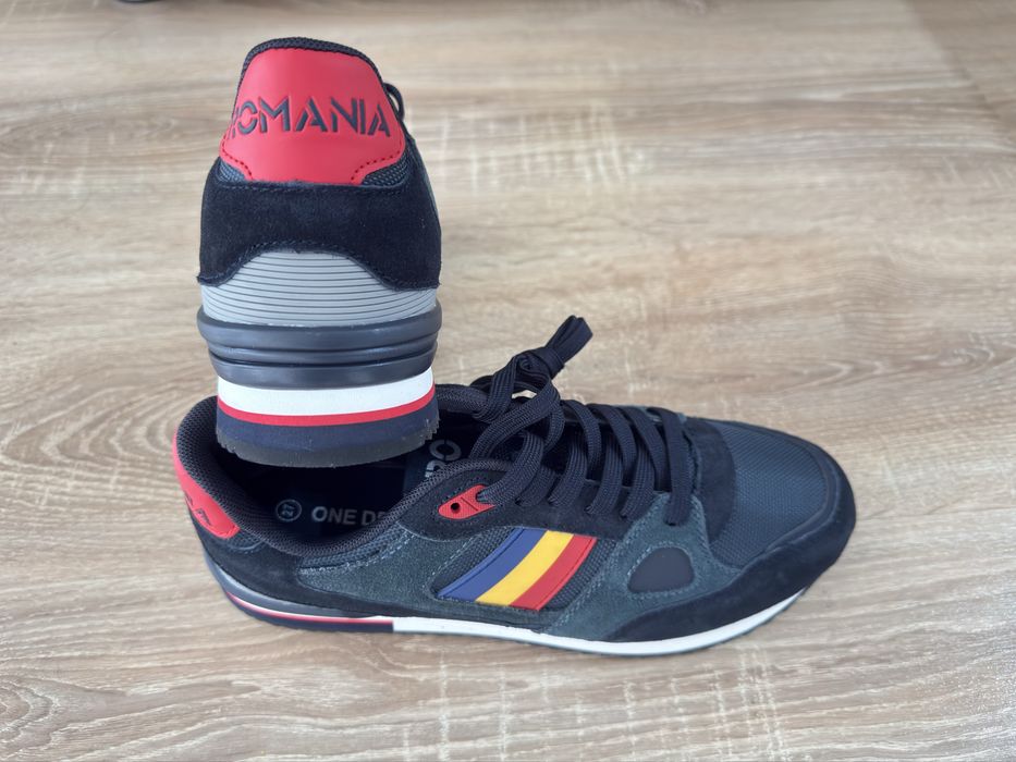 Vand adidasi Romania, noi
