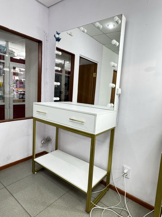 Продам стол визажиста