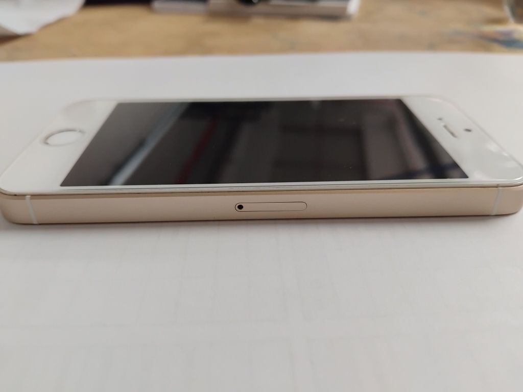 iPhone SE Rose Gold 64GB