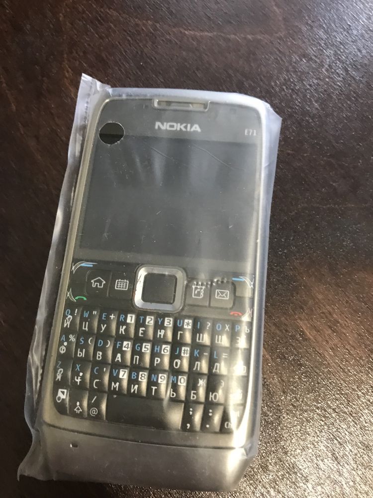 Nokia e71 б/у не рабочая . На запчасти или для коллекции