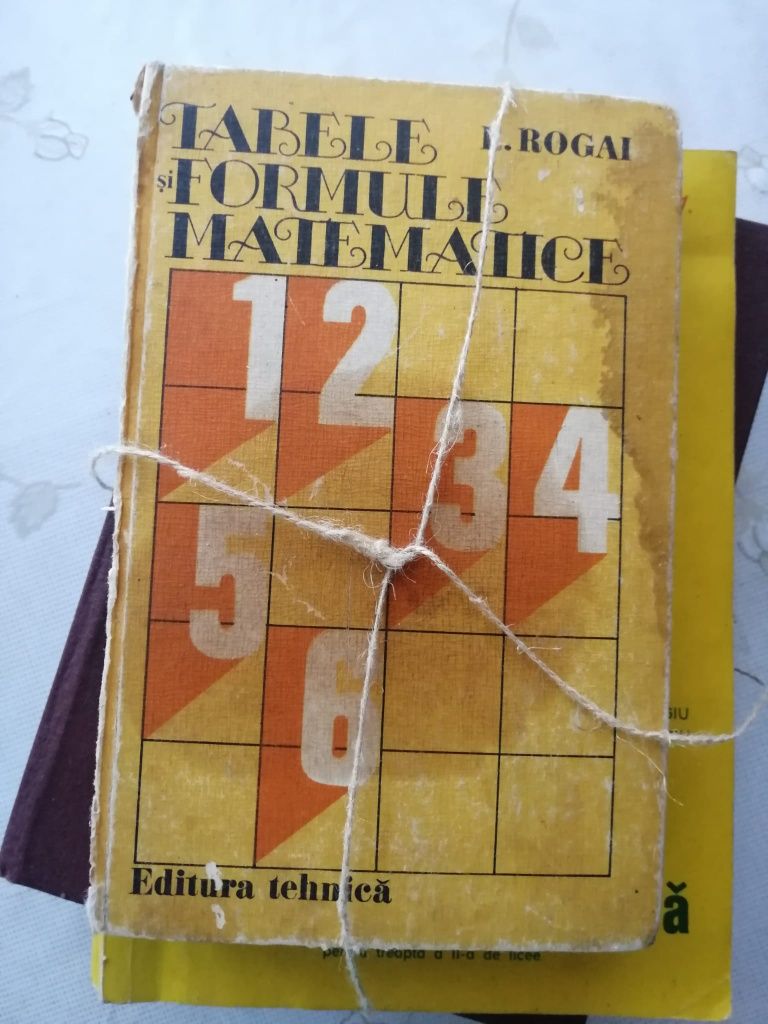 Manuale școlare vechi