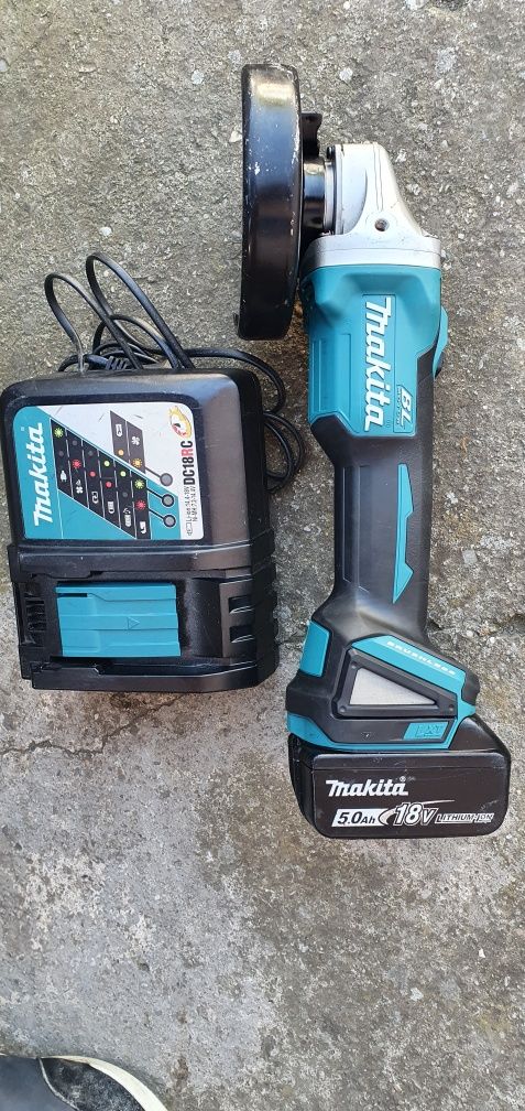 Flex makita cu acumulator.