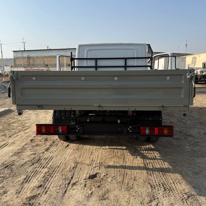 Yangi Gazel Next Bort va tenti bilan sotiladi.