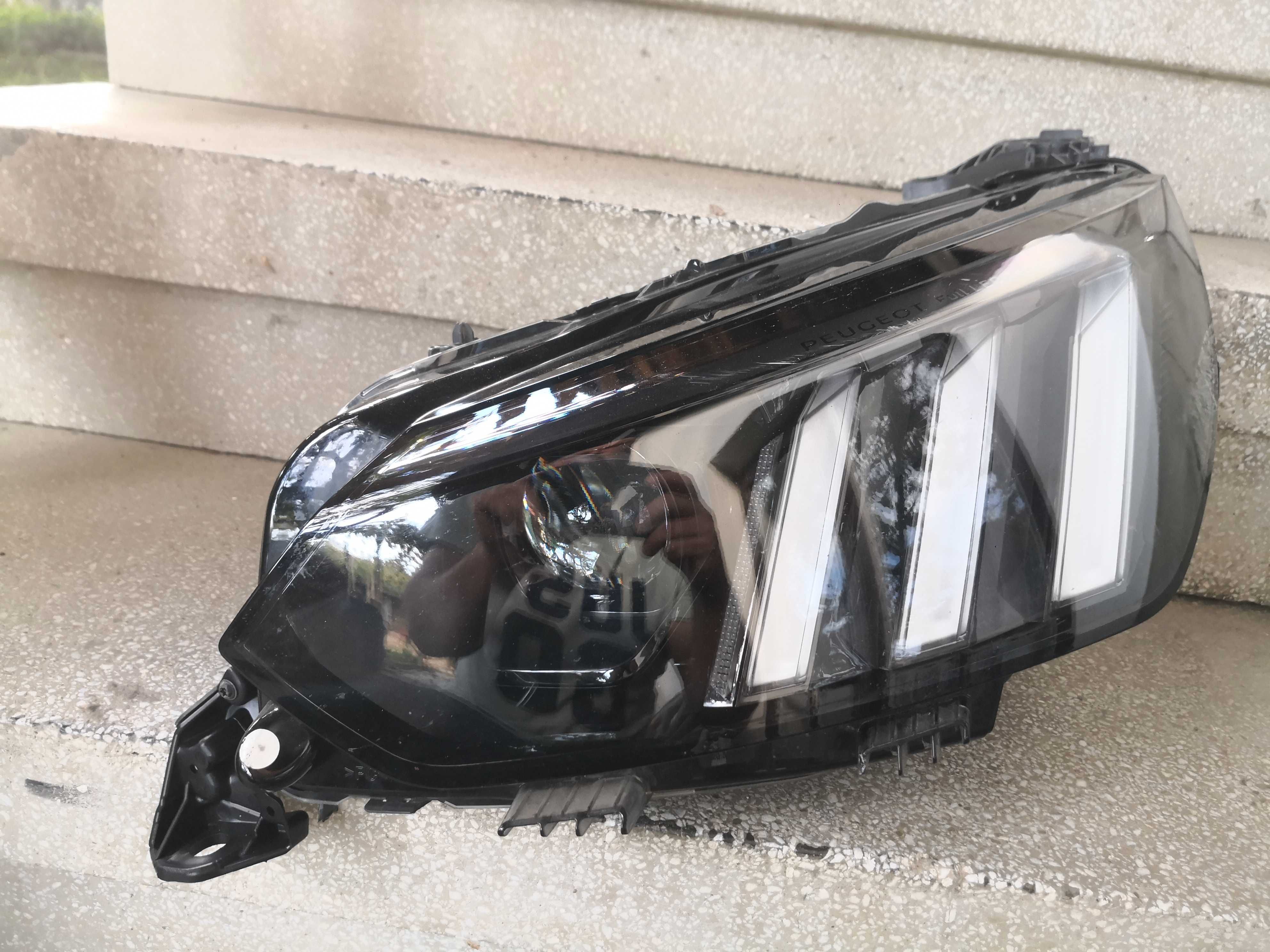 Фар Пежо 208 LED ляв/Фар Peugeot 208 FULL LED/Фар пежо 208