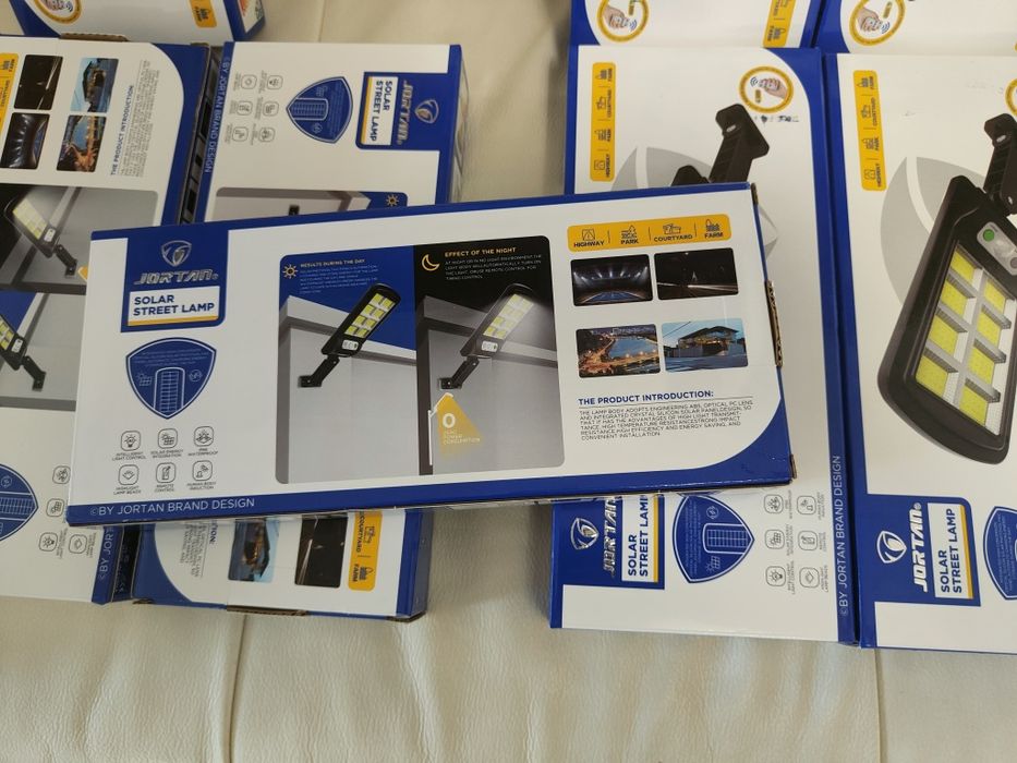Set Lampi Led Gradina Solare cu telecomanda și senzor 400W x4