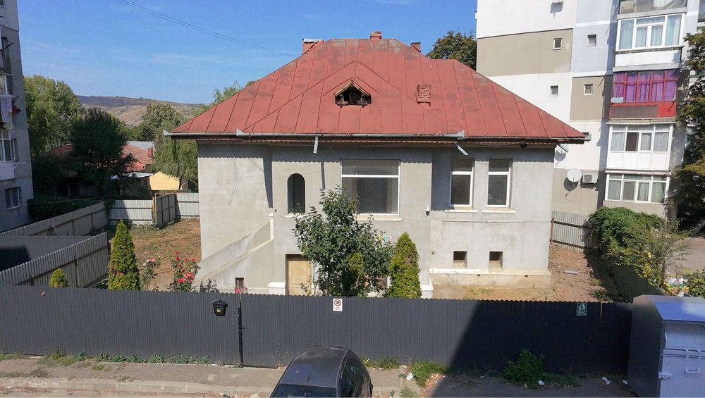 Conac Istoric de inchiriat/Vanzare zona A Urlati /380 mp utili